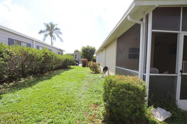 Quaint Cottage Home Near the Beaches Manufactured Home