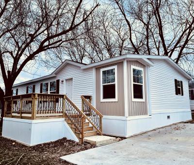 Mobile Home at 802 E County Line Road #161 Des Moines, IA 50320