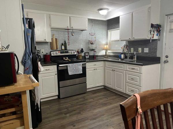 1980 2BD/2BA Mobile Home