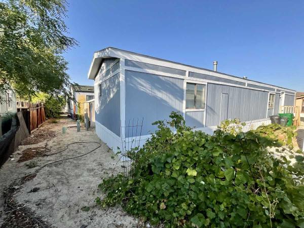 1985 Commodore Bayshore Manufactured Home