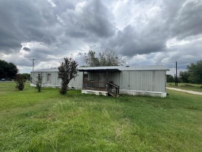 Mobile Home at 566 4th St Floresville, TX 78114