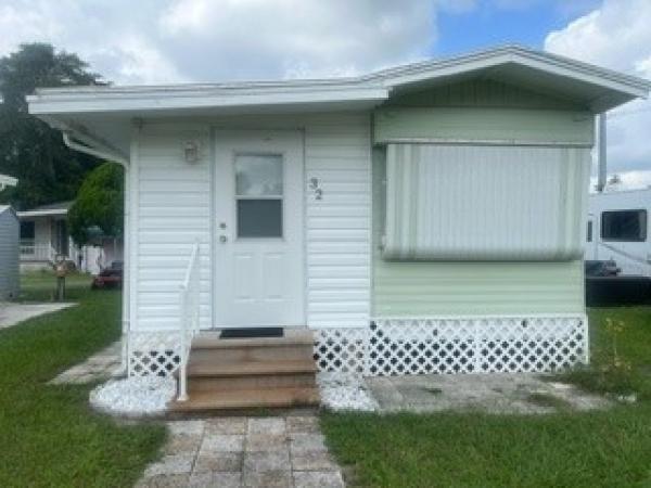 1985 Oakwood Manufactured Home