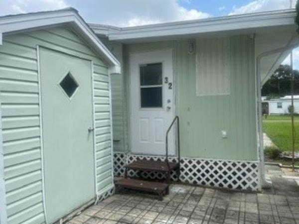 1985 Oakwood Manufactured Home