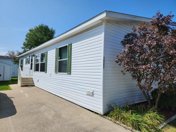 2005 Four Seasons Mobile Home For Sale