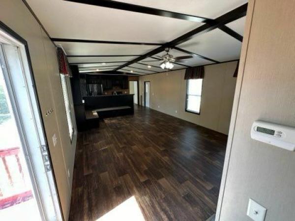 2015 CMH MANUFACTURING 31LAR16763LH15 Mobile Home