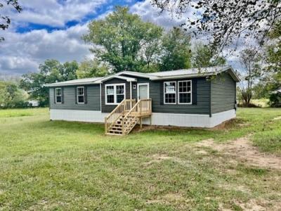 Mobile Home at 999 Mcgee St Section, AL 35771