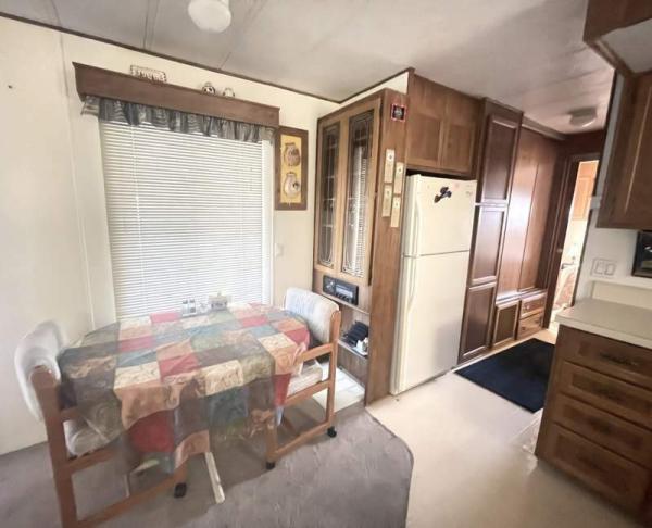 1986 Phoenix Manufactured Home