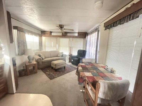 1986 Phoenix Manufactured Home