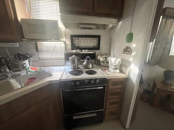 1986 Phoenix Manufactured Home