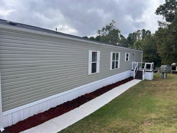 2023 Clayton Homes Inc Community Series Mobile Home