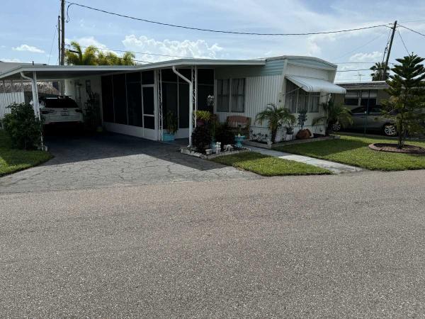 Photo 1 of 2 of home located at 483 Holiday Blvd Lakeland, FL 33815