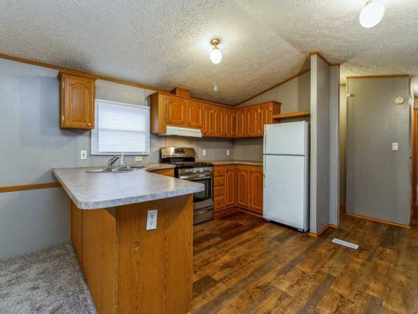 2000 Holly Park Manufactured Home