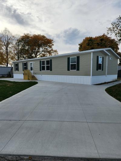 Mobile Home at 15 E Sprucewood Dr Sandusky, OH 44870