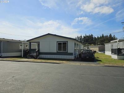 Photo 3 of 27 of home located at 7980 SE Posey St Milwaukie, OR 97267