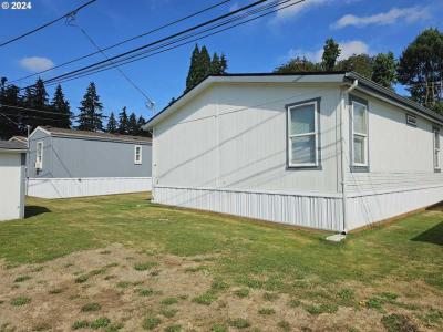 Photo 5 of 27 of home located at 7980 SE Posey St Milwaukie, OR 97267