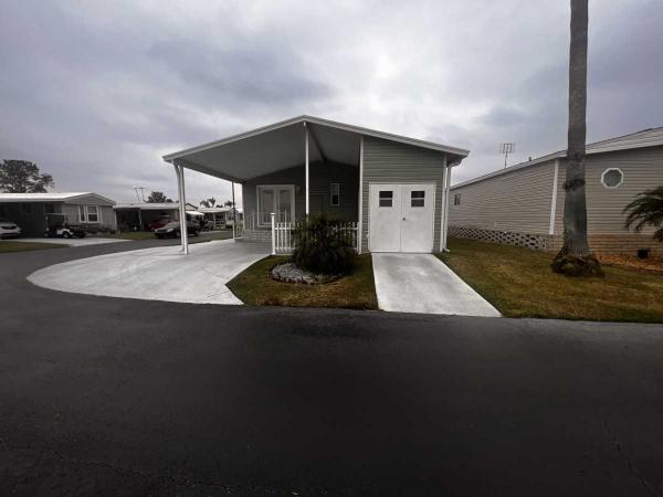 Photo 2 of 2 of home located at 637 Sunset Circle Frostproof, FL 33843