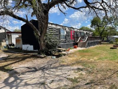 Mobile Home at 616 N Panna Maria Av Karnes City, TX 78118