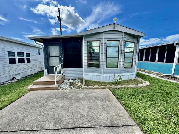 1986 VICT Mobile Home For Sale