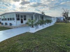 Photo 5 of 18 of home located at 570 57th Ave W, Lot 170 Bradenton, FL 34207