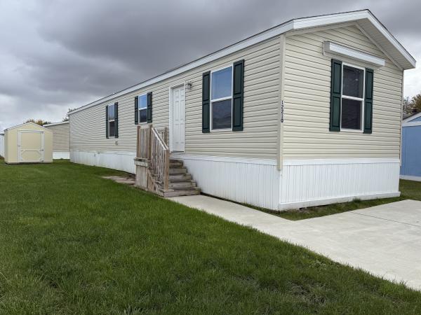 2022 Clayton - Wakarusa Mobile Home