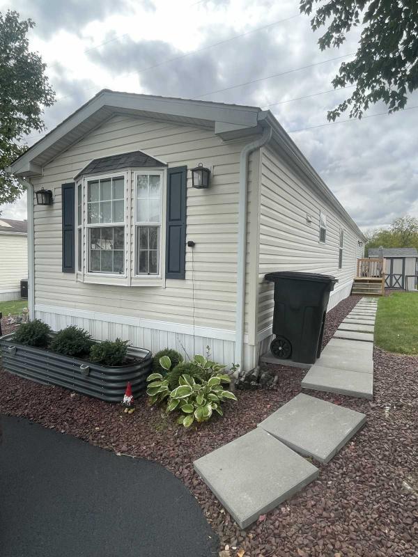 2003 Commodore Mobile Home