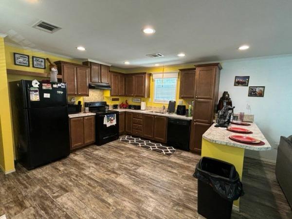 2018 OAK CREEK HOMES LLC YES Y3-1660 8-POR Mobile Home