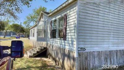 Mobile Home at 410 Henrietta St Yoakum, TX 77995