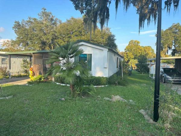 Photo 1 of 2 of home located at 5431 NE 35th St Lot 110 Silver Springs, FL 34488