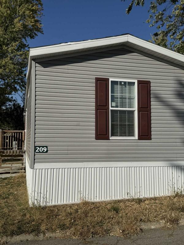 Photo 1 of 2 of home located at 3202 So. 12th St Unit 209 Marshalltown, IA 50158