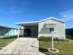 Photo 1 of 22 of home located at 815 Lakeshore Drive Wildwood, FL 34785