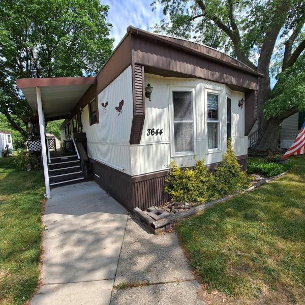 1985 Holly Park Homes Overland Park Mobile Home