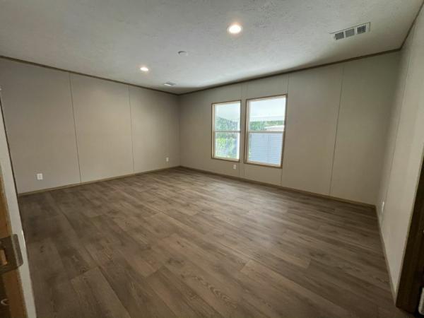 2022 Clayton - Waycross Pinecrest Mobile Home