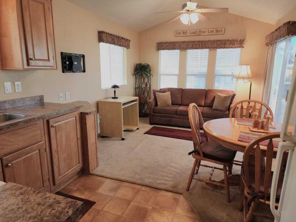 2010 CAVCO  CAVCO - Park Model Mobile Home