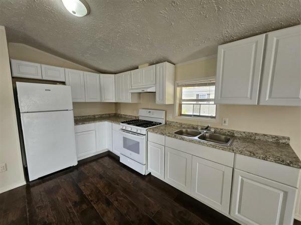 2000 Holly Park Mobile Home For Sale