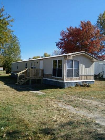 Mobile Home at 1708 Amy Dr Lebanon, MO 65536