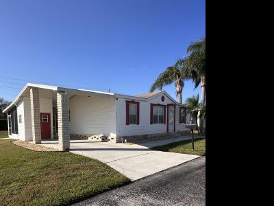 Photo 3 of 10 of home located at 511 St. Augustine Ave. Davenport, FL 33897