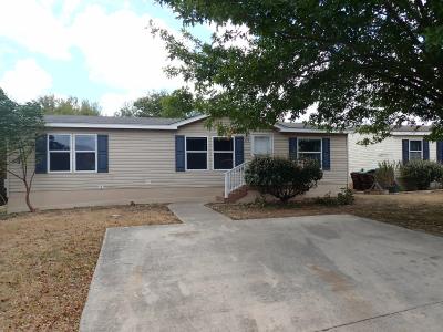 Mobile Home at 7460 Kitty Hawk Rd Site 222 Converse, TX 78109