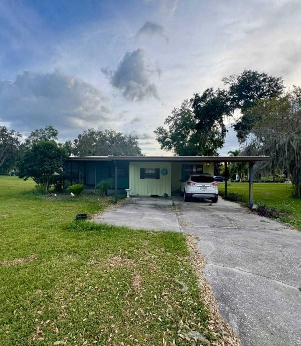 Photo 1 of 2 of home located at 108 Palm Drive Lady Lake, FL 32159