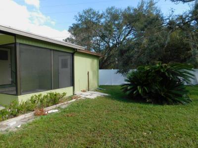 Photo 4 of 21 of home located at 3738 Oakhurst Lane Zephyrhills, FL 33541