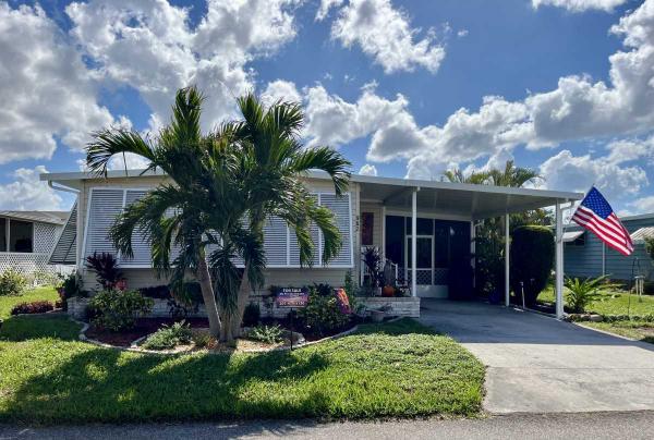 Photo 1 of 2 of home located at 962 Sand Cay Venice, FL 34285