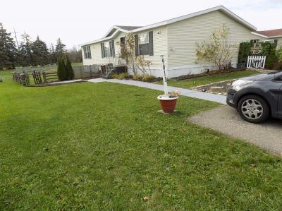 Mobile Home at 9011 W Timberview Dr Newport, MI 48166