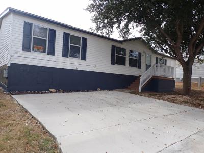 Mobile Home at 7460 Kitty Hawk Rd Site 204 Converse, TX 78109