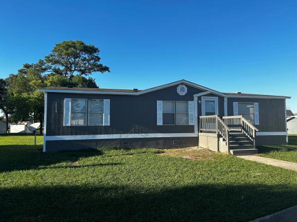 2000 Town & Country Homes Mobile Home For Sale