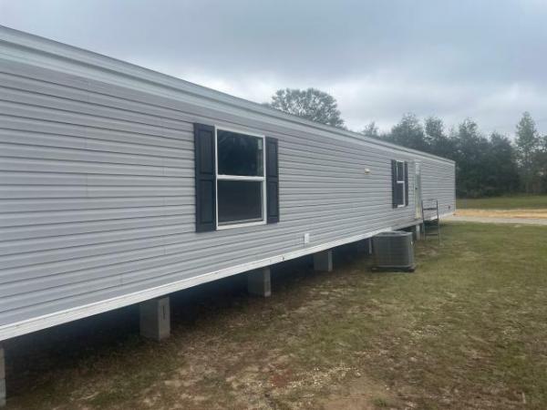 Photo 1 of 2 of home located at Southern Family Mobile Homes L 12657 S Us Highway 231 Cottonwood, AL 36320