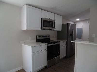 Photo 4 of 15 of home located at 1524 Barkwood Lane Orlando, FL 32828