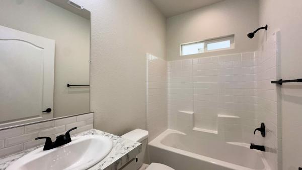 2023 Fleetwood 220CL12482L  Home