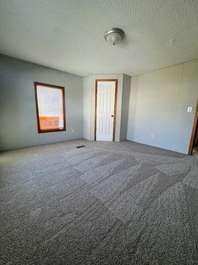 Photo 5 of 11 of home located at 26334 Iroquois Lane Flat Rock, MI 48134