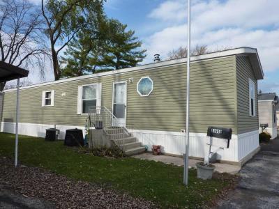 Mobile Home at 32612 N East Lane Grayslake, IL 60030