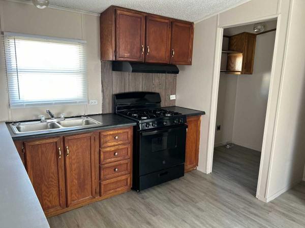 1990 Holly Park Manufactured Home