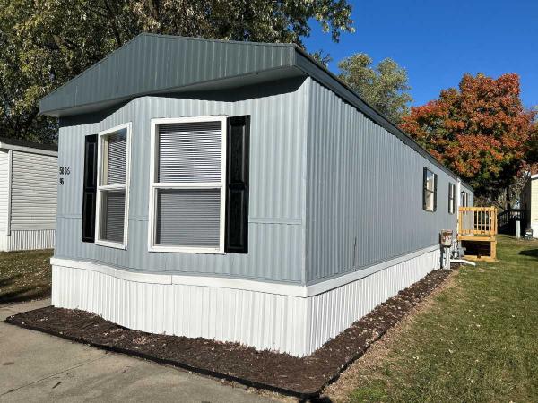 1990 Holly Park Manufactured Home